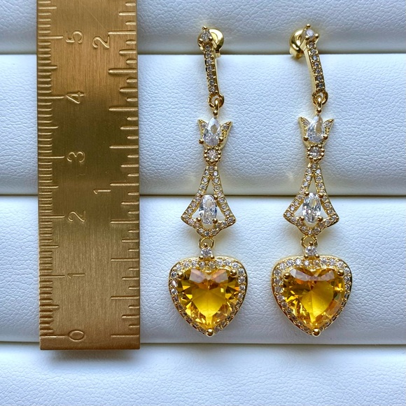 Jewelry - Elegant Gold Heart Drop Earrings